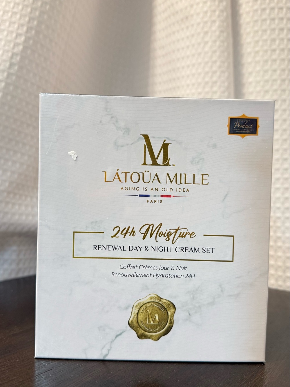 24h Moisture Renewal Day & Night Cream Set - White & Gold